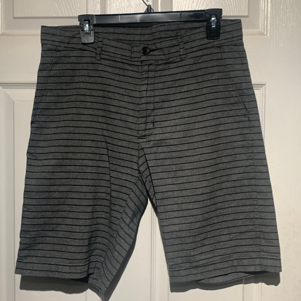 AXIST stripes shorts